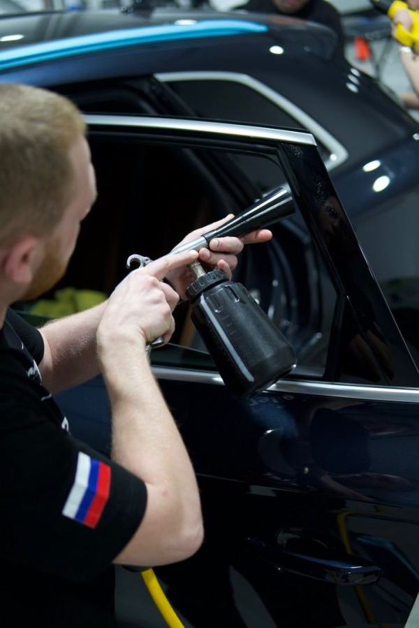 Процесс химчистки автомобиля